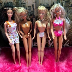4 Mattel Inc 1966 Copyright Barbies